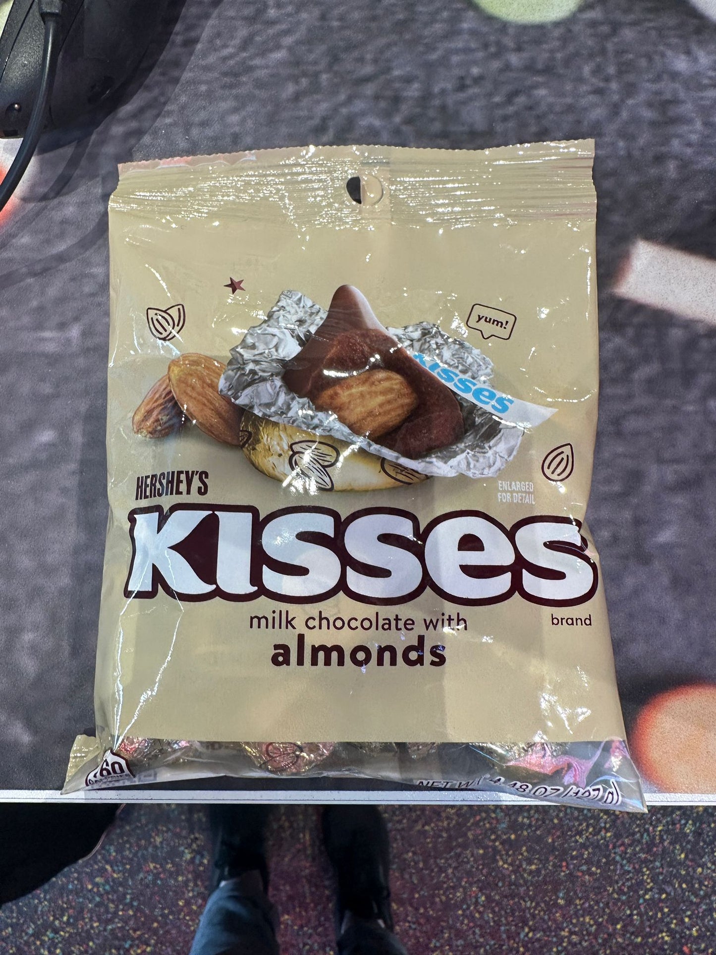 Hershey kisses - almond 124g